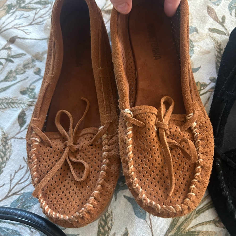 Minnetonka Women's Brown Perforated Moccasins